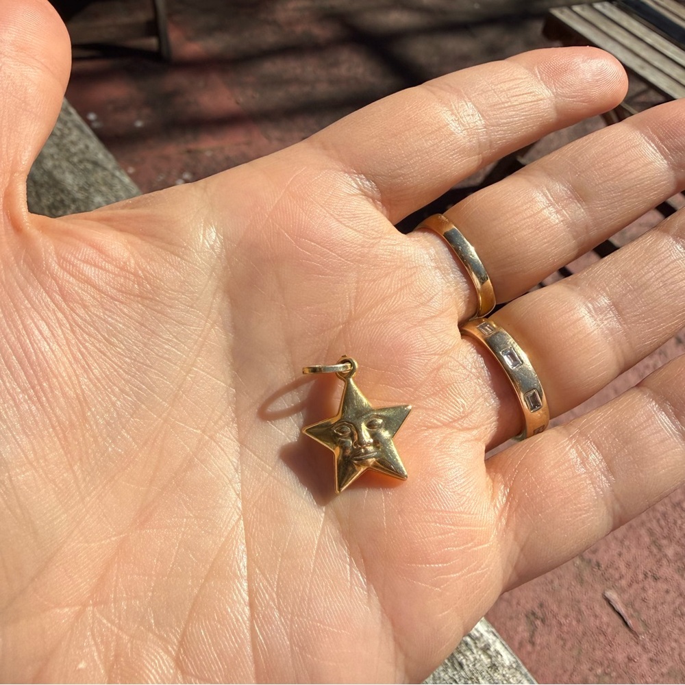 18K Solid Gold Vintage Star Face Pendant Charm - Picture 7 of 8